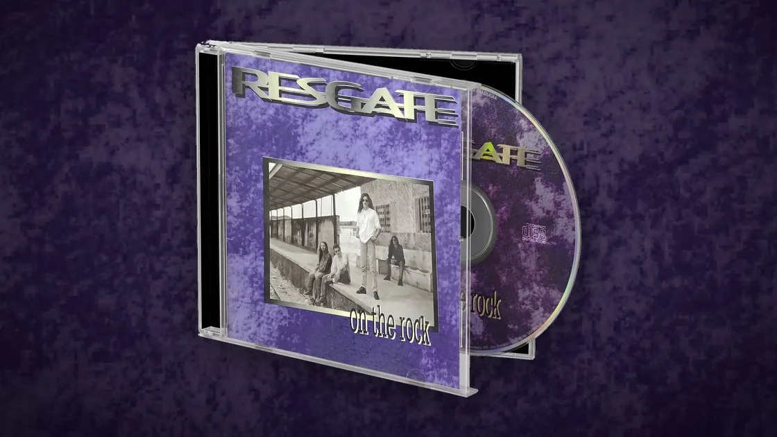 Caixa do CD On the Rock, do Resgate, com o disco ao lado